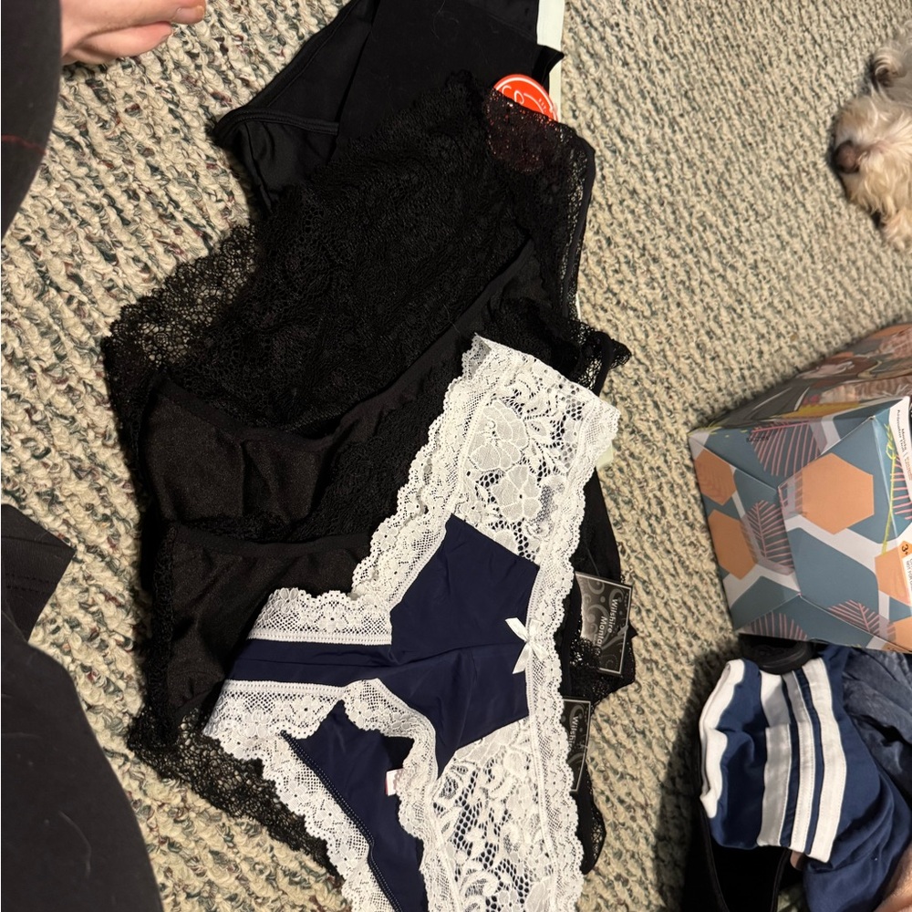 5 pr. Splendies Black and Navy Lace Panties